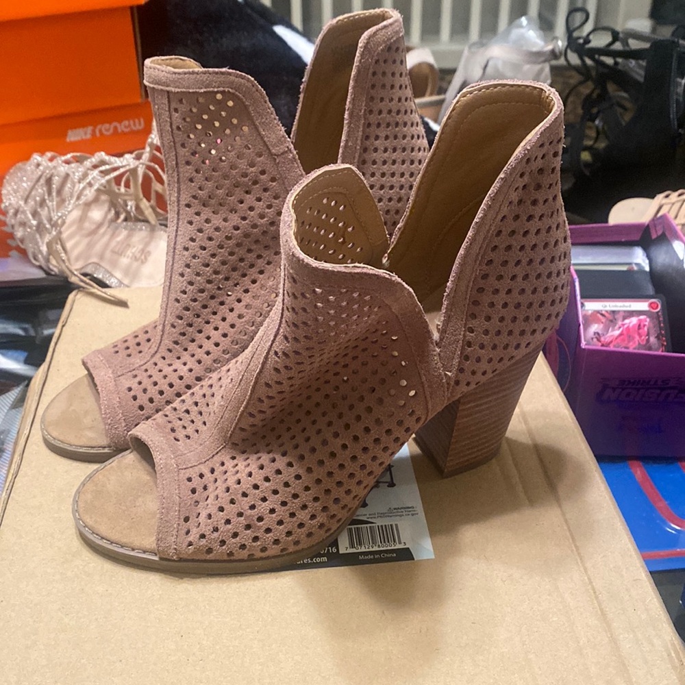 Used/ worn a few times